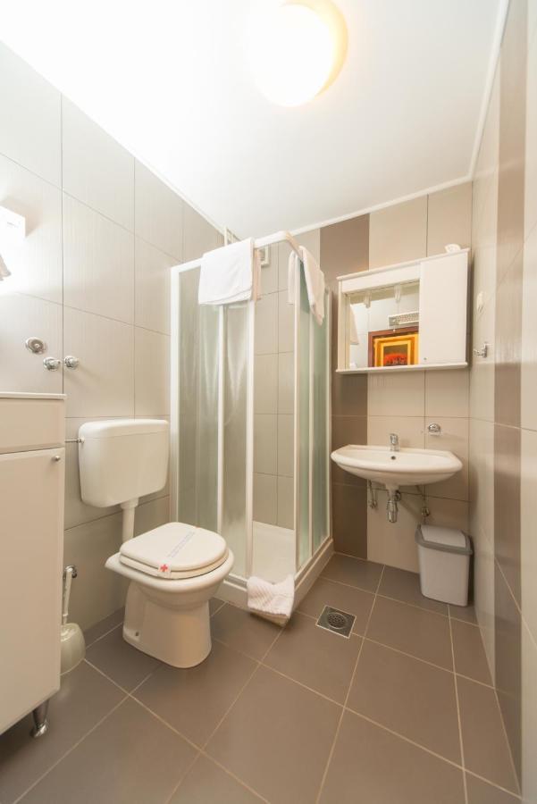 Holiday Apartment 50M From The Beach Pjescana Uvala Exterior photo