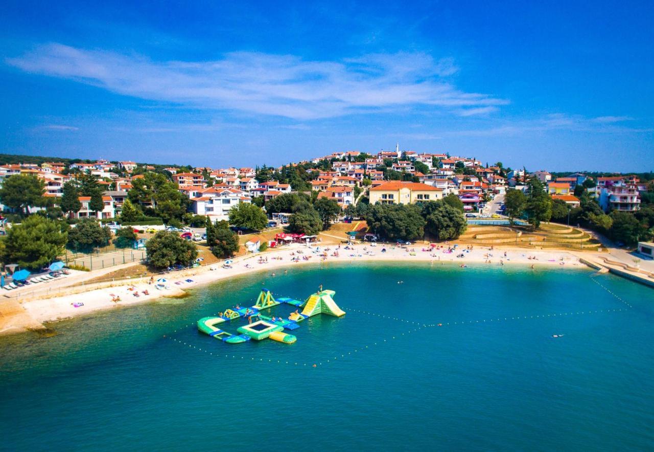 Holiday Apartment 50M From The Beach Pjescana Uvala Exterior photo