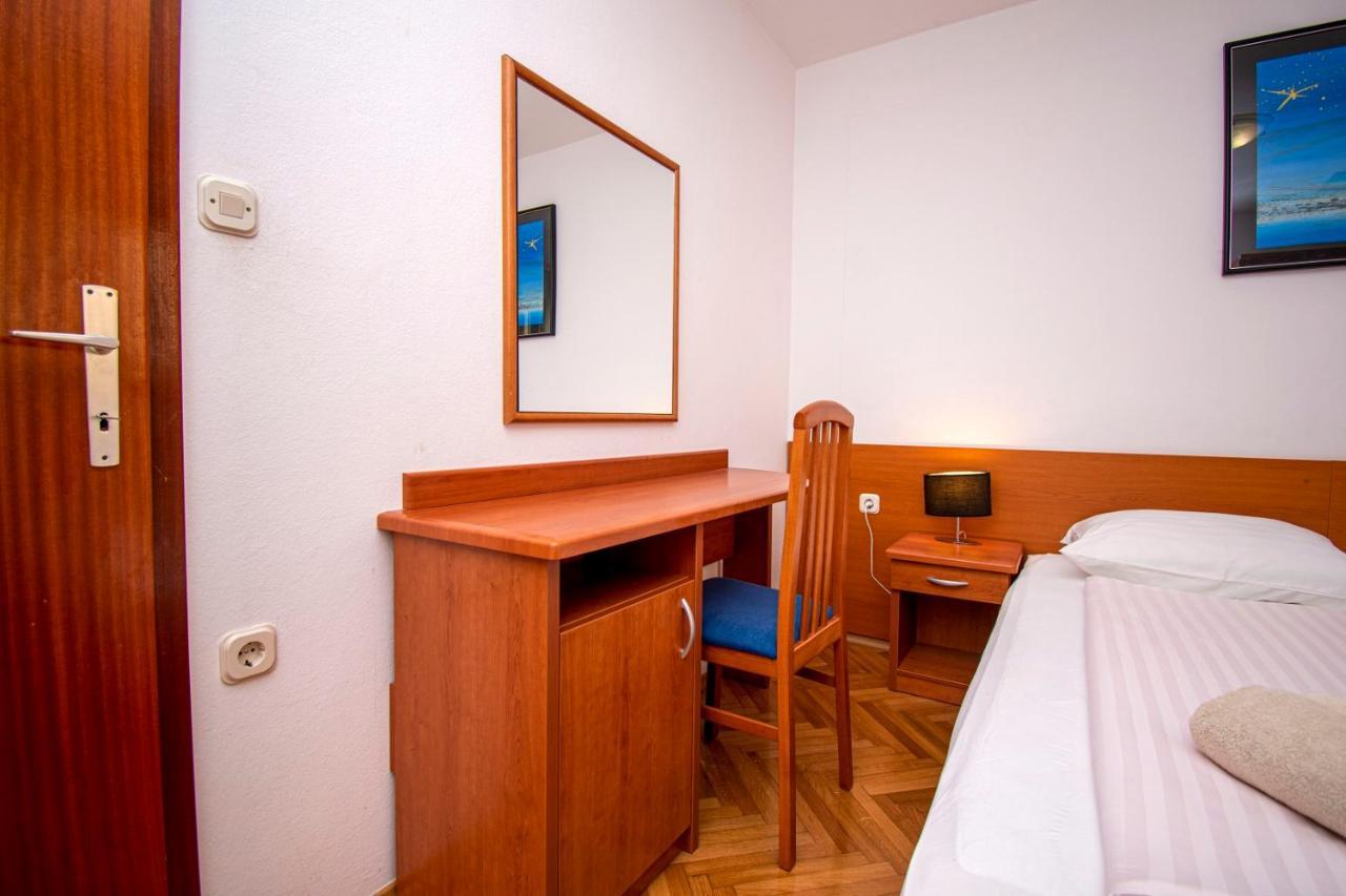 Holiday Apartment 50M From The Beach Pjescana Uvala Exterior photo
