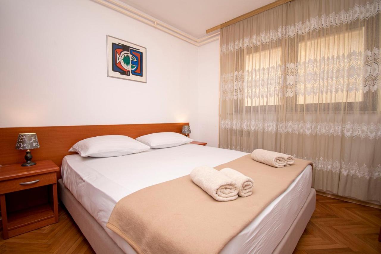 Holiday Apartment 50M From The Beach Pjescana Uvala Exterior photo